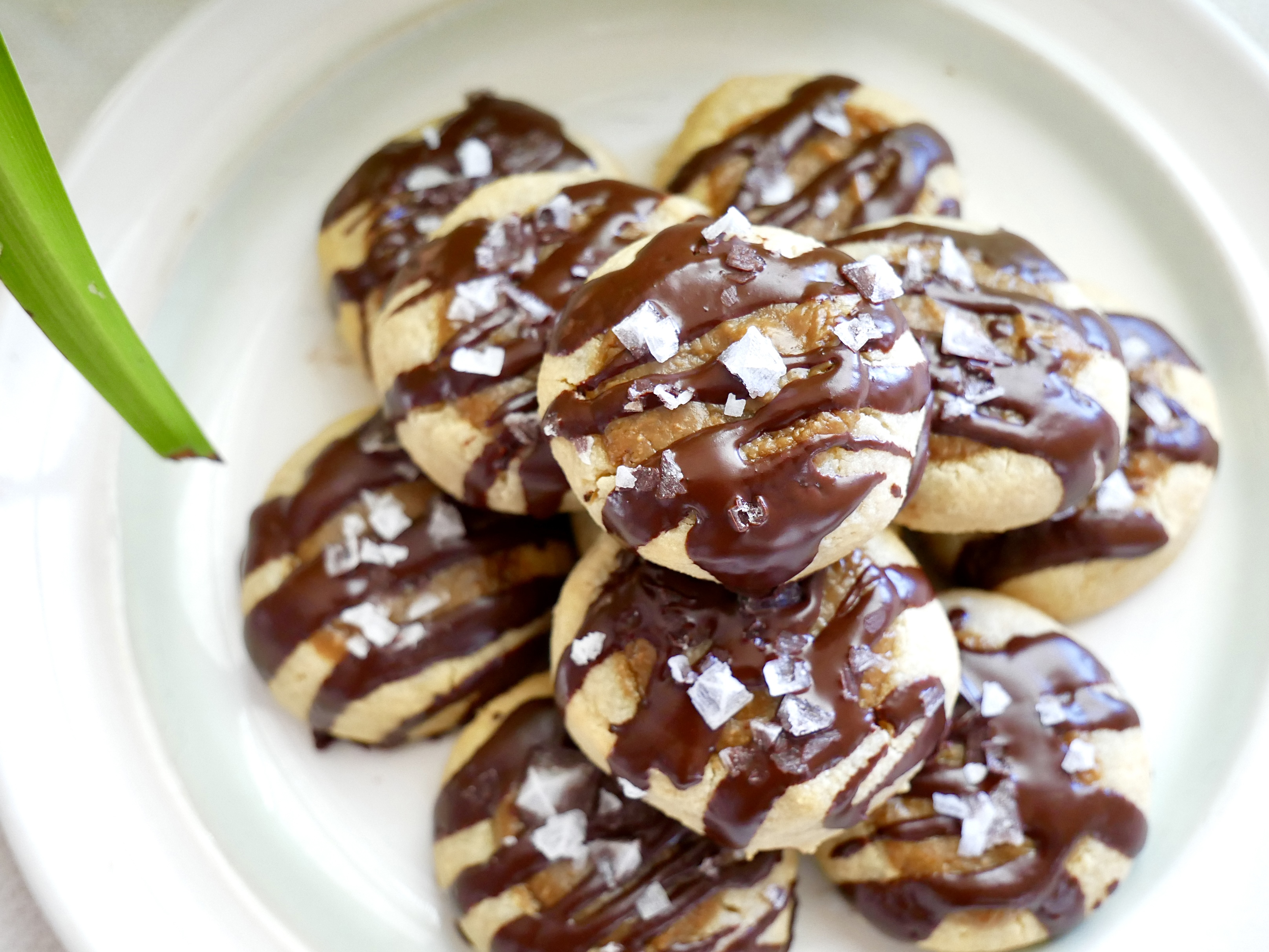 Twix Thumbprint Cookies (Paleo, GF) - Wholesomely Hannah